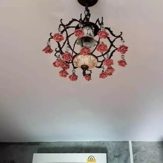 هتل Roomquest Amphawa Floating Market