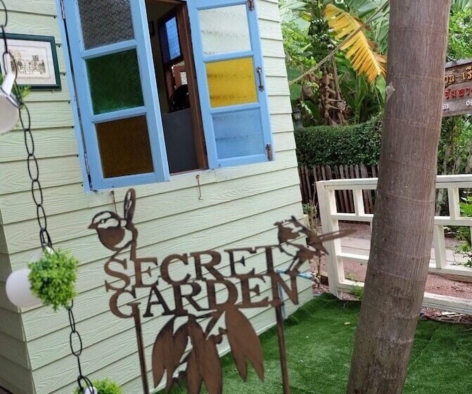 Szálloda Roomquest Amphawa Floating Market