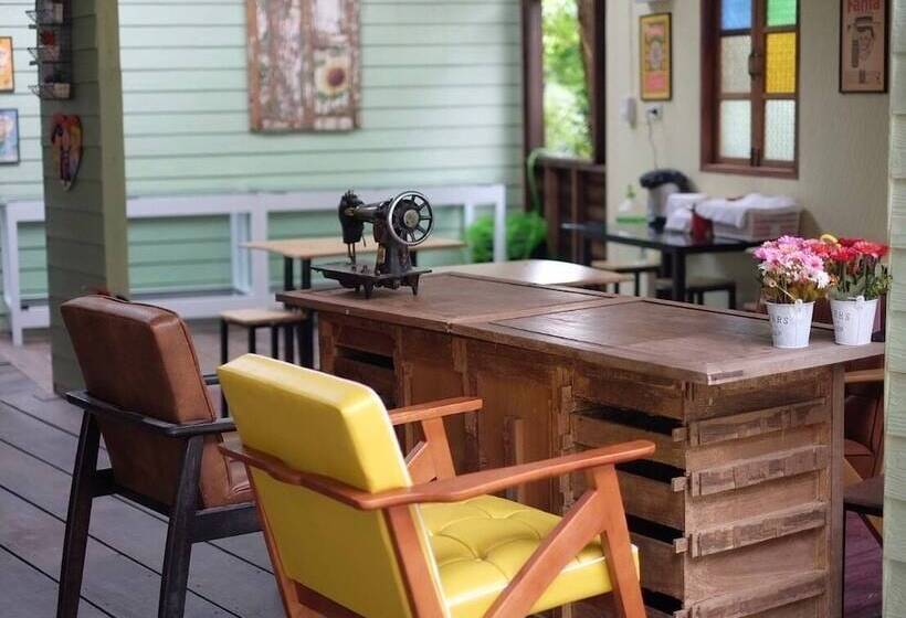 Szálloda Roomquest Amphawa Floating Market