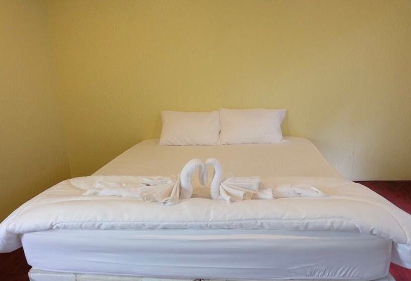 Szálloda Roomquest Amphawa Floating Market