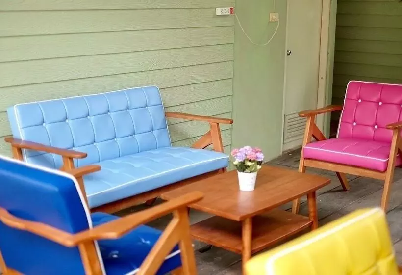 هتل Roomquest Amphawa Floating Market