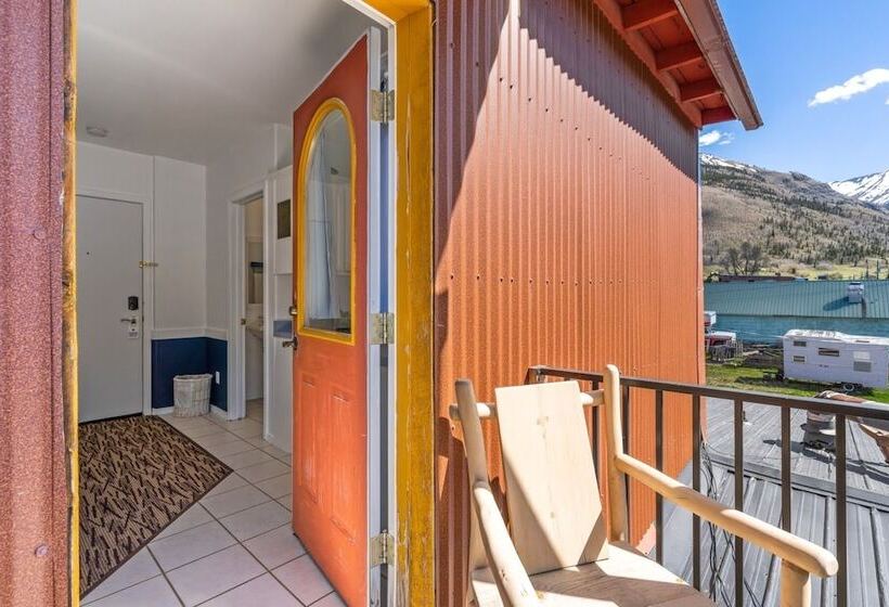 酒店 The Bent Elbow