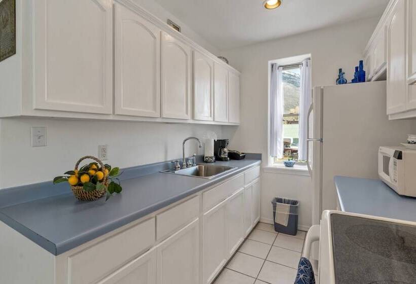 酒店 The Bent Elbow