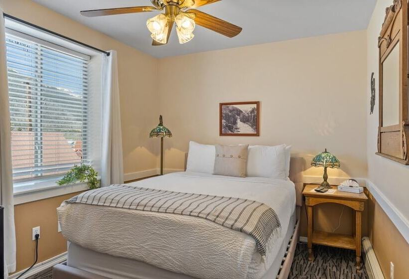 酒店 The Bent Elbow