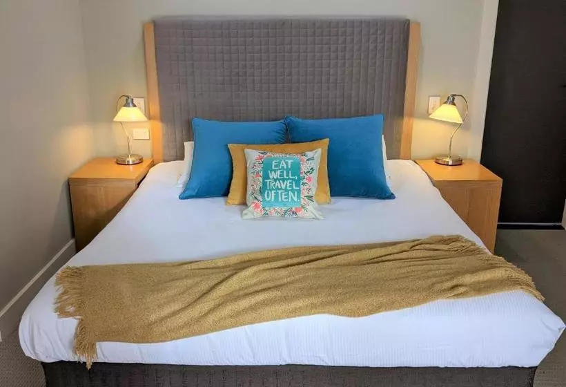Jewel In The Crowne