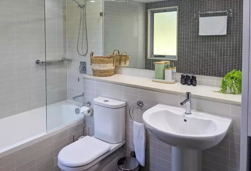 Jewel In The Crowne