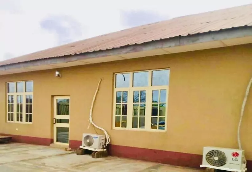 Momak 4 Hotel & Suites