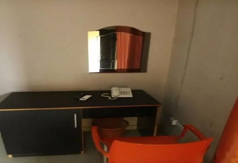 Momak 4 Hotel & Suites