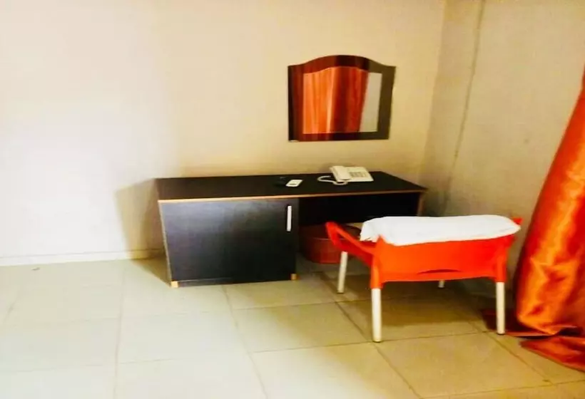 Momak 4 Hotel & Suites