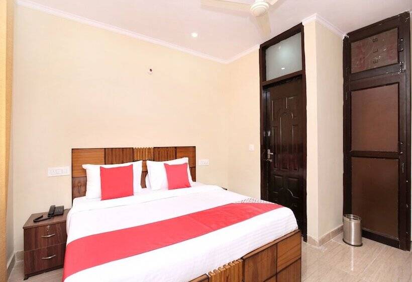 Oyo 16875 Hotel Skyz