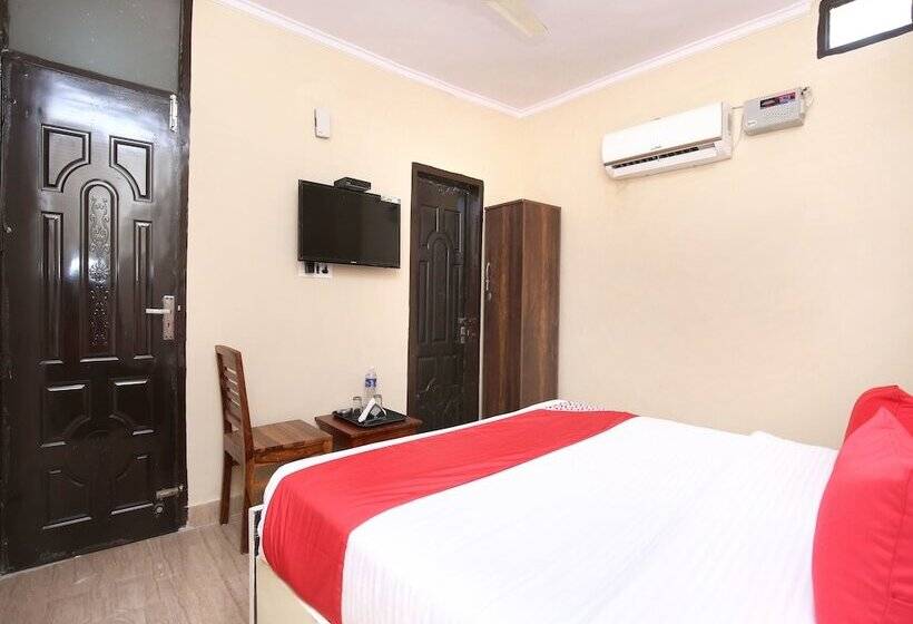 Oyo 16875 Hotel Skyz