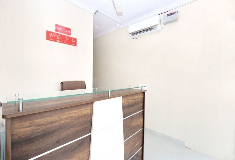 Oyo 16875 Hotel Skyz