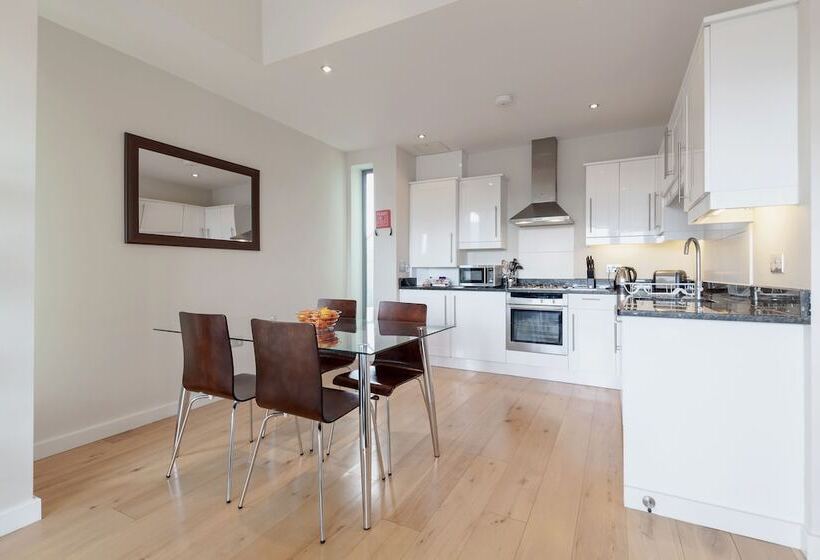 Roomspace Apartments Marquis Court