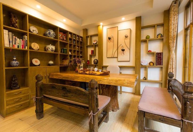 فندق صغير Floral Four Season Inn