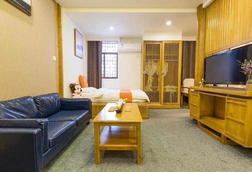 فندق صغير Floral Four Season Inn