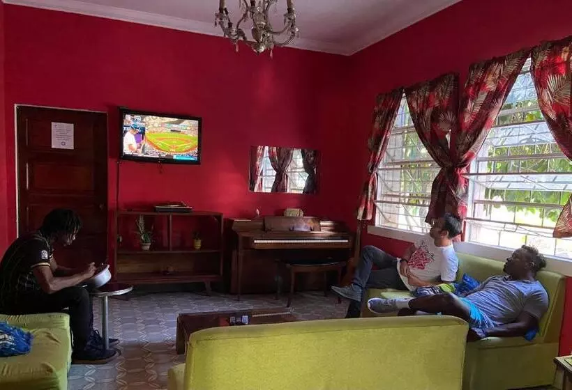 ユースホステル Hostal Cumbres Del Volcan Flor Blanca