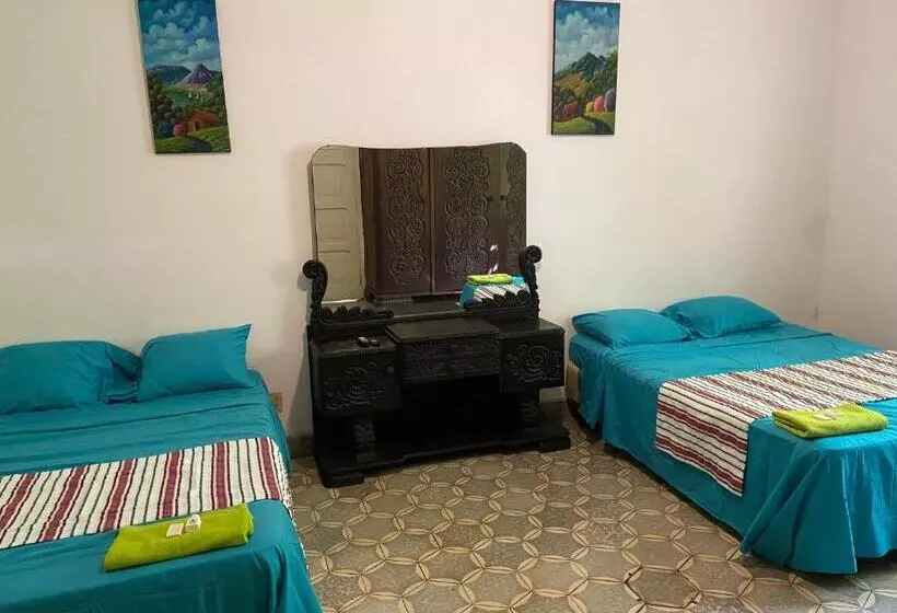 ユースホステル Hostal Cumbres Del Volcan Flor Blanca