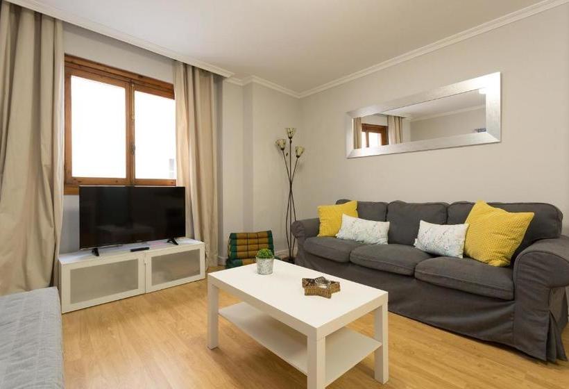 Apartamentos El Descubridor