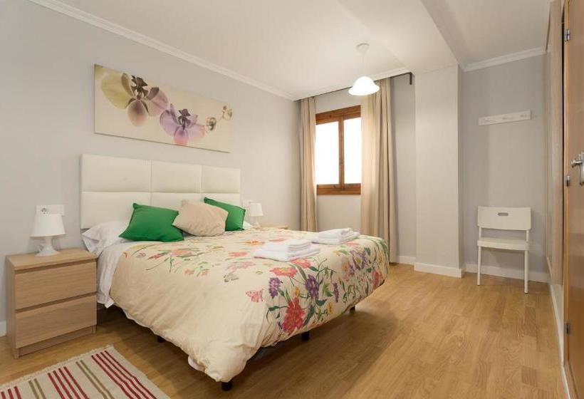 Apartamentos El Descubridor