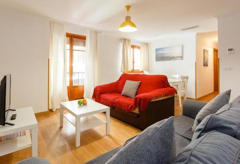 Apartamentos El Descubridor