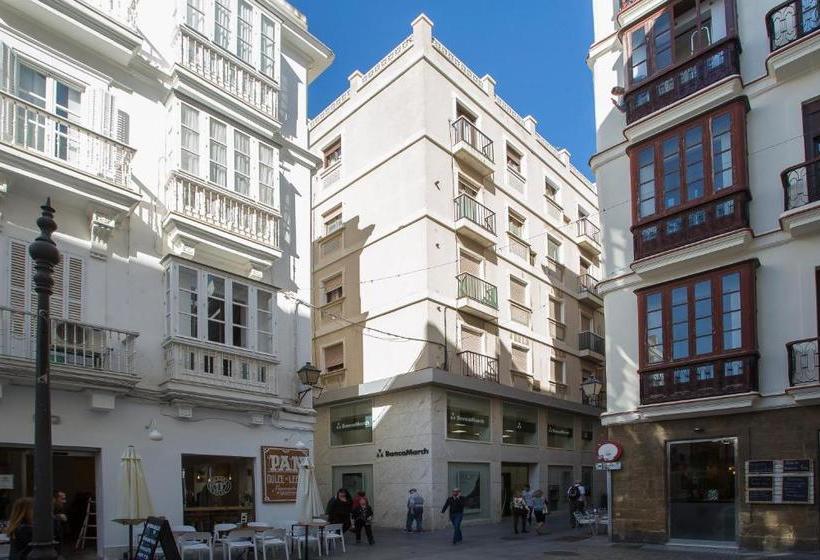 Apartamentos El Descubridor