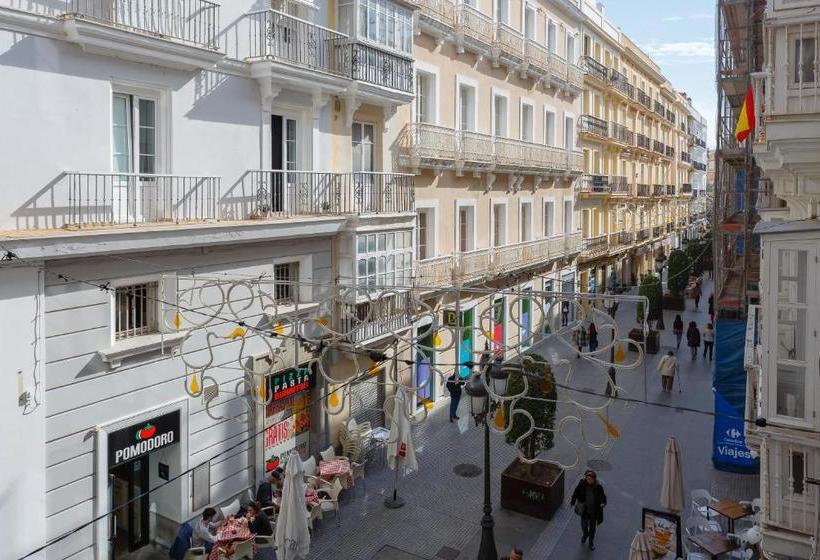 Apartamentos El Descubridor