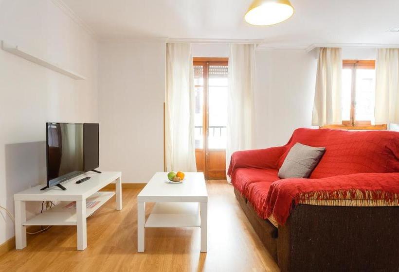 Apartamentos El Descubridor