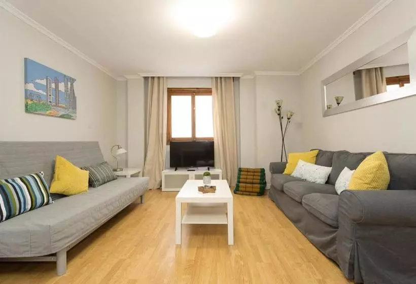 Apartamentos El Descubridor