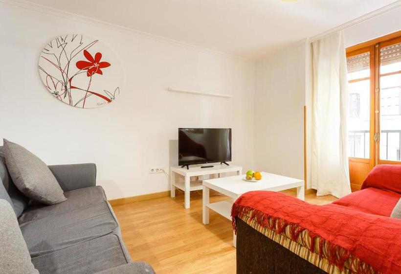 Apartamentos El Descubridor