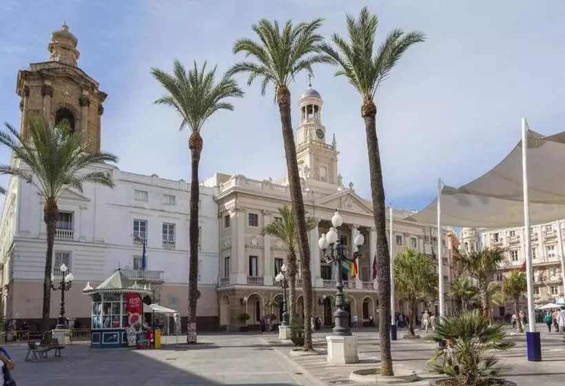 Apartamentos El Descubridor