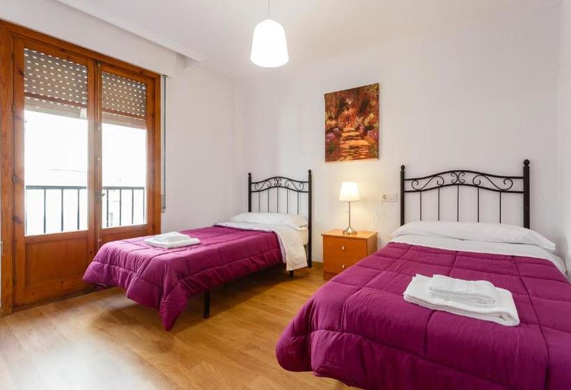 Apartamentos El Descubridor