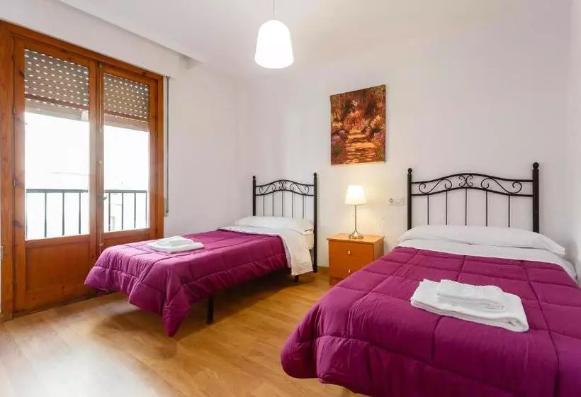 Apartamentos El Descubridor