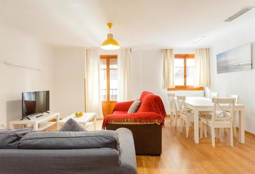 Apartamentos El Descubridor