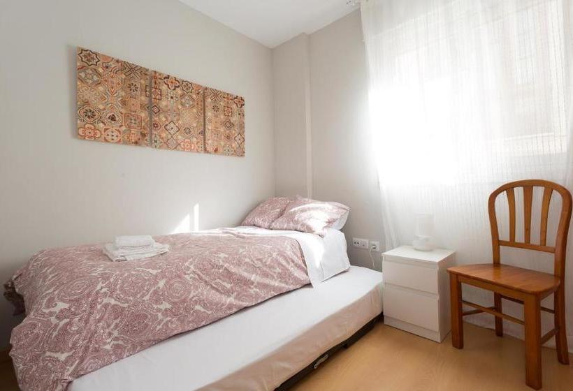 Apartamentos El Descubridor