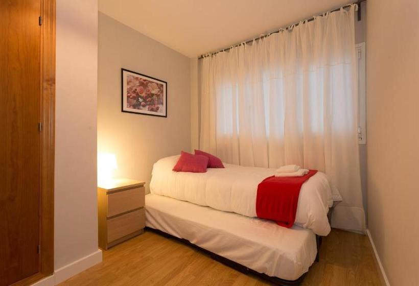 Apartamentos El Descubridor