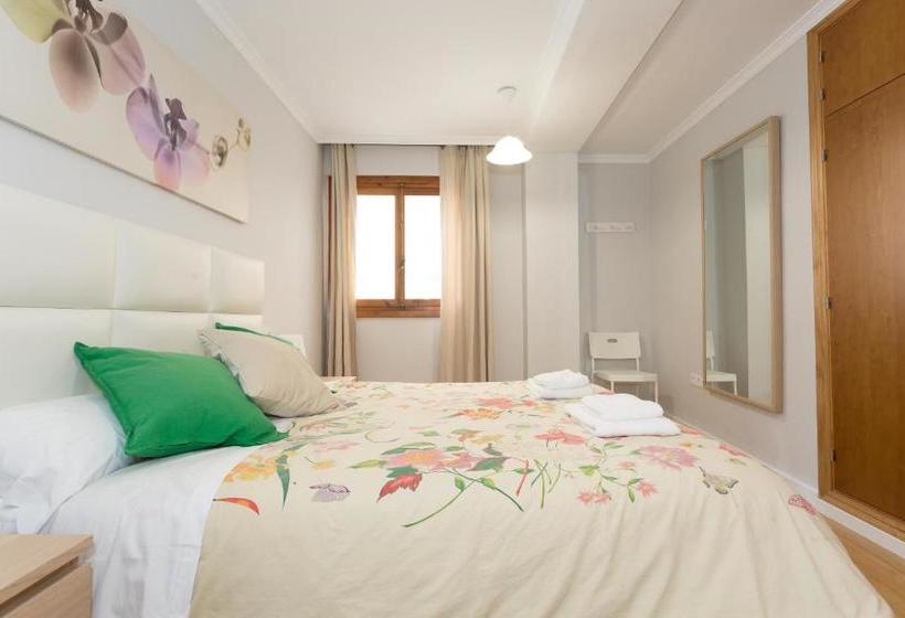 Apartamentos El Descubridor