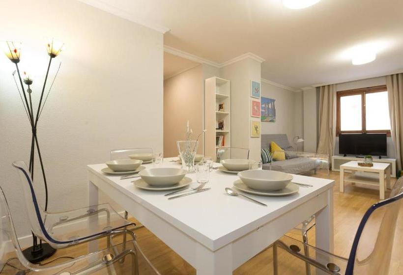 Apartamentos El Descubridor