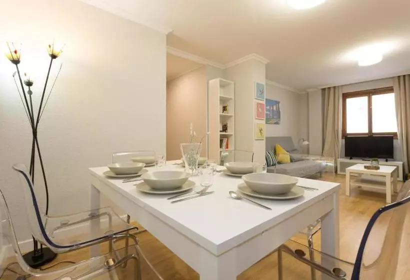 Apartamentos El Descubridor