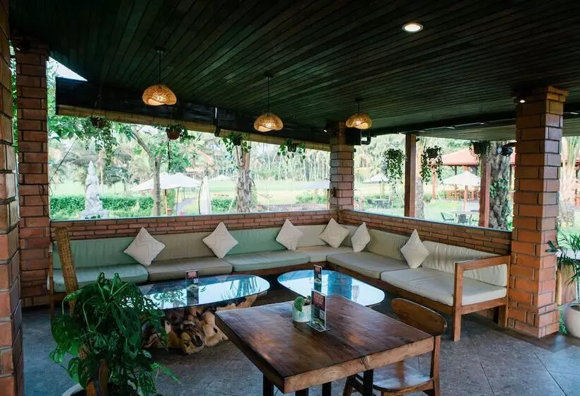 Aamiaismajoitus (B&B) Adil Villa And Resort