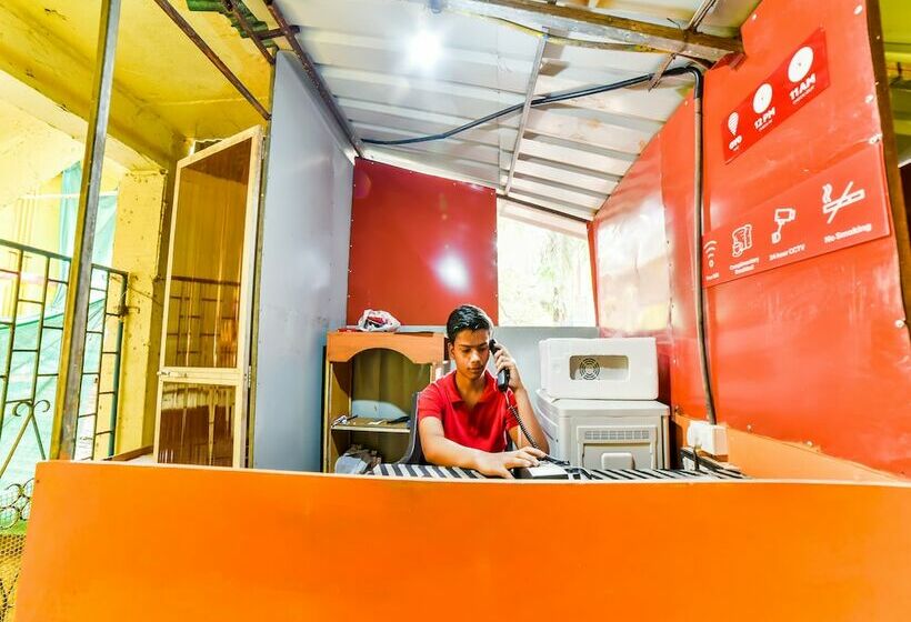 Hostelli Oyo 26605 Bharat Guest House