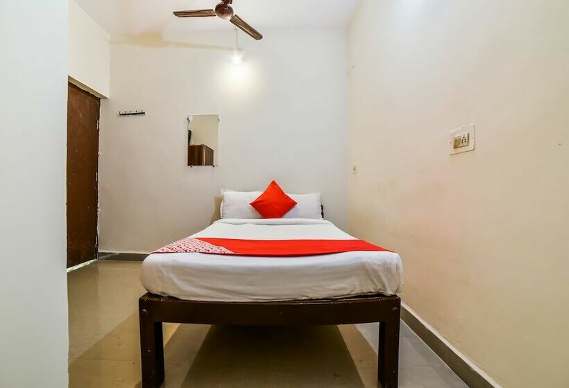 Hostelli Oyo 26605 Bharat Guest House