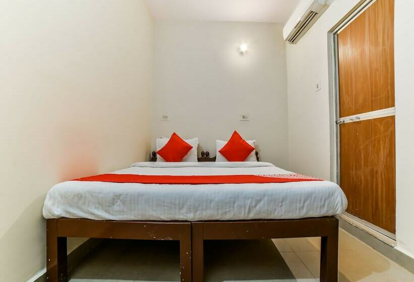 Hostelli Oyo 26605 Bharat Guest House