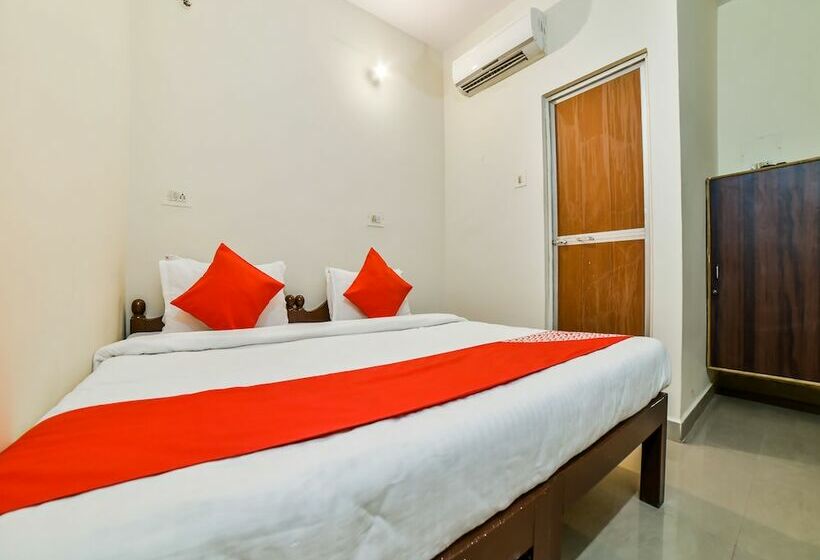 Hostelli Oyo 26605 Bharat Guest House