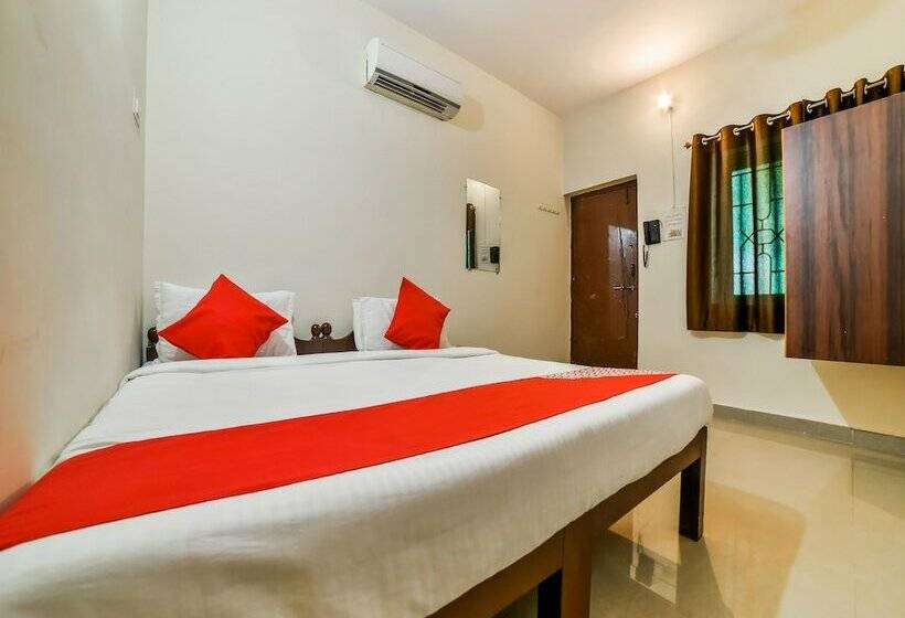 Hostelli Oyo 26605 Bharat Guest House