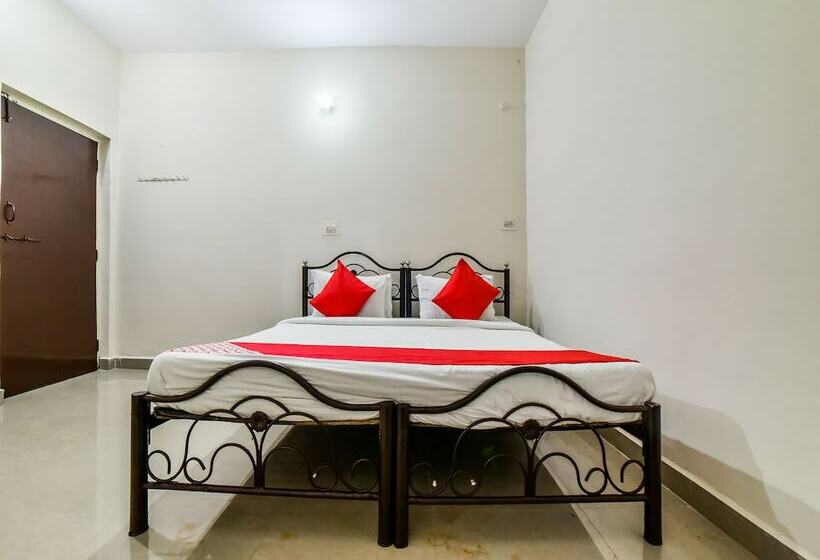 Hostelli Oyo 26605 Bharat Guest House