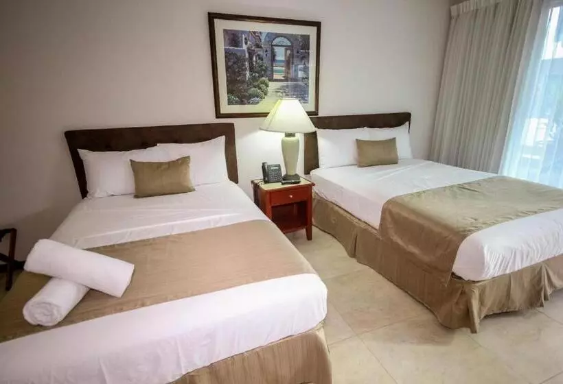 Beachfront Hotel Tramonto