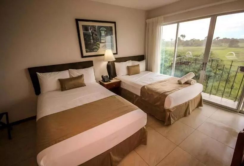 Beachfront Hotel Tramonto