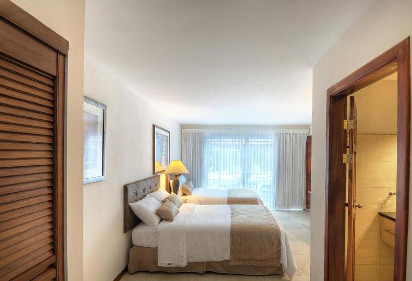 Beachfront Hotel Tramonto