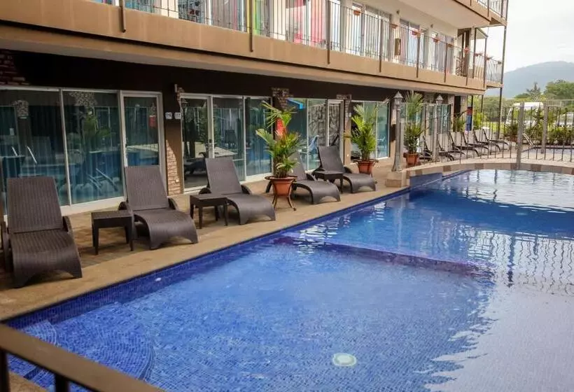 Beachfront Hotel Tramonto