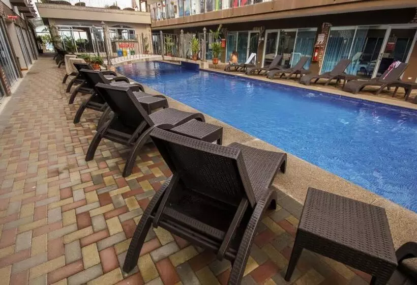 Beachfront Hotel Tramonto